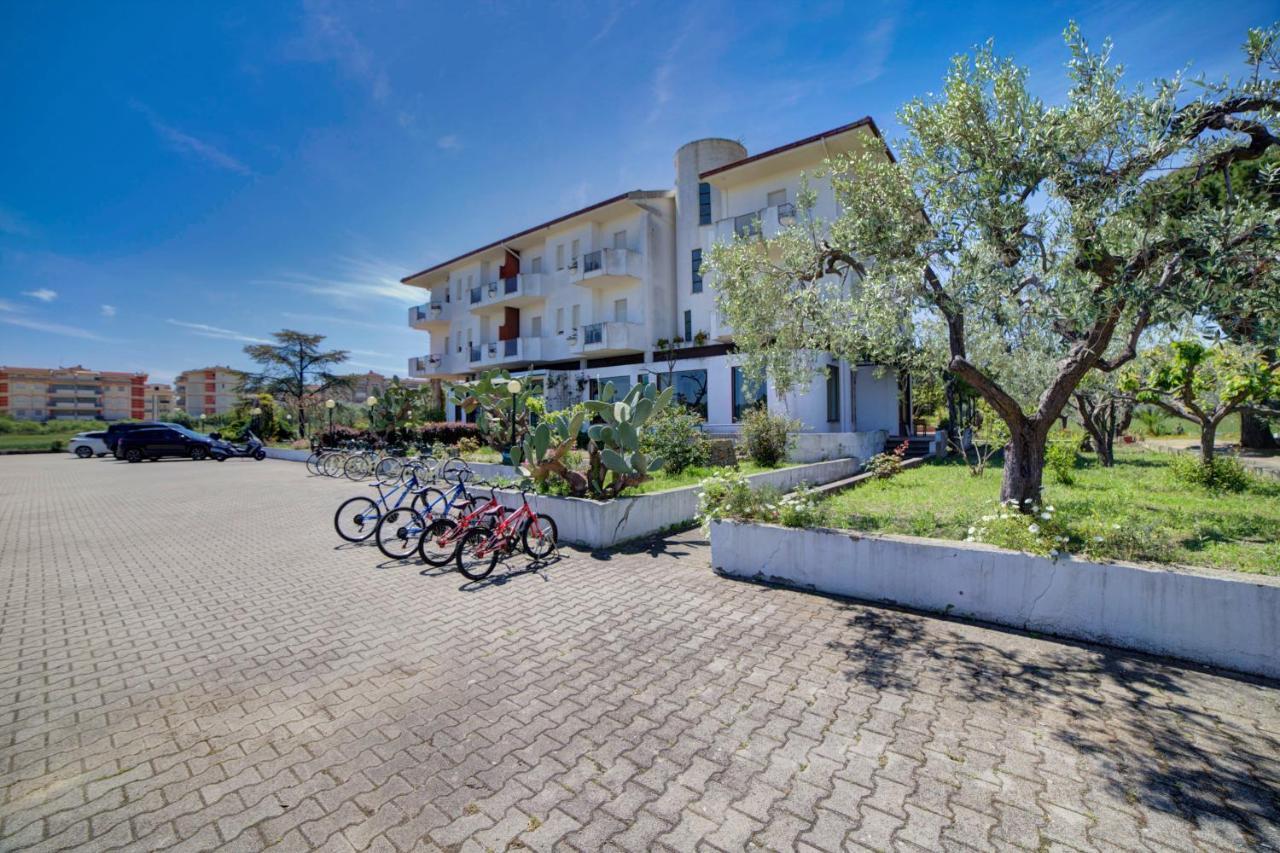 Hotel Sporting Vasto Exterior foto