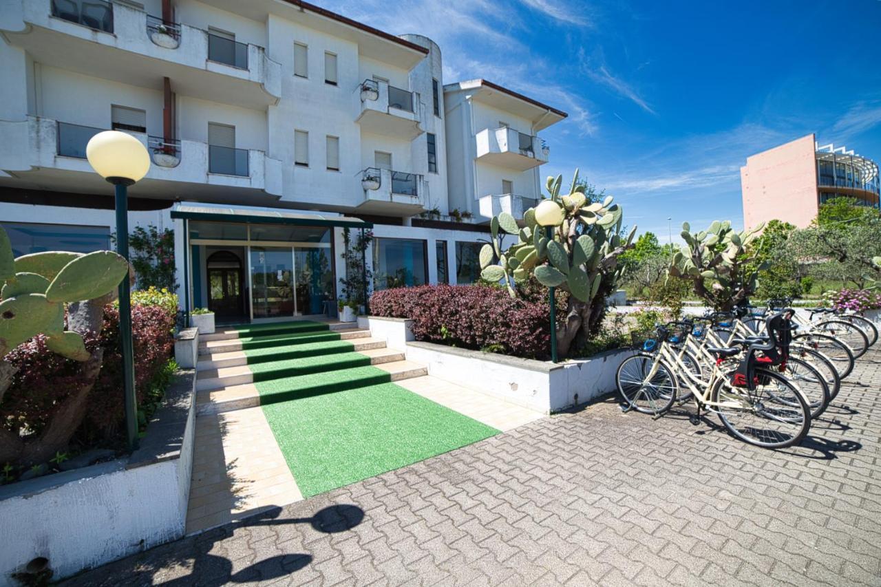 Hotel Sporting Vasto Exterior foto